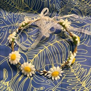 Charming Daisy Floral Headband with White and Yellow Blooms
